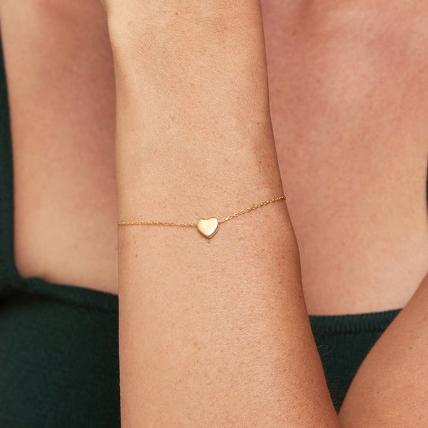A delicate gold heart bracelet for day to day wear. This subtle design of the heart pendant is double sided, which means that it can twist and turn and always reveal its beautiful sides of the pendant.